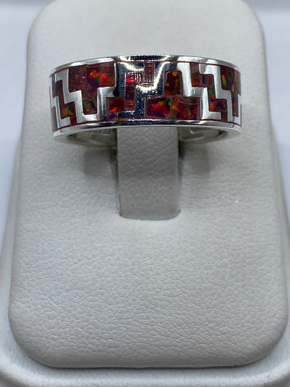 Anillo ópalo de fuego multicolor con patrón geométrico prehispánico en plata .950