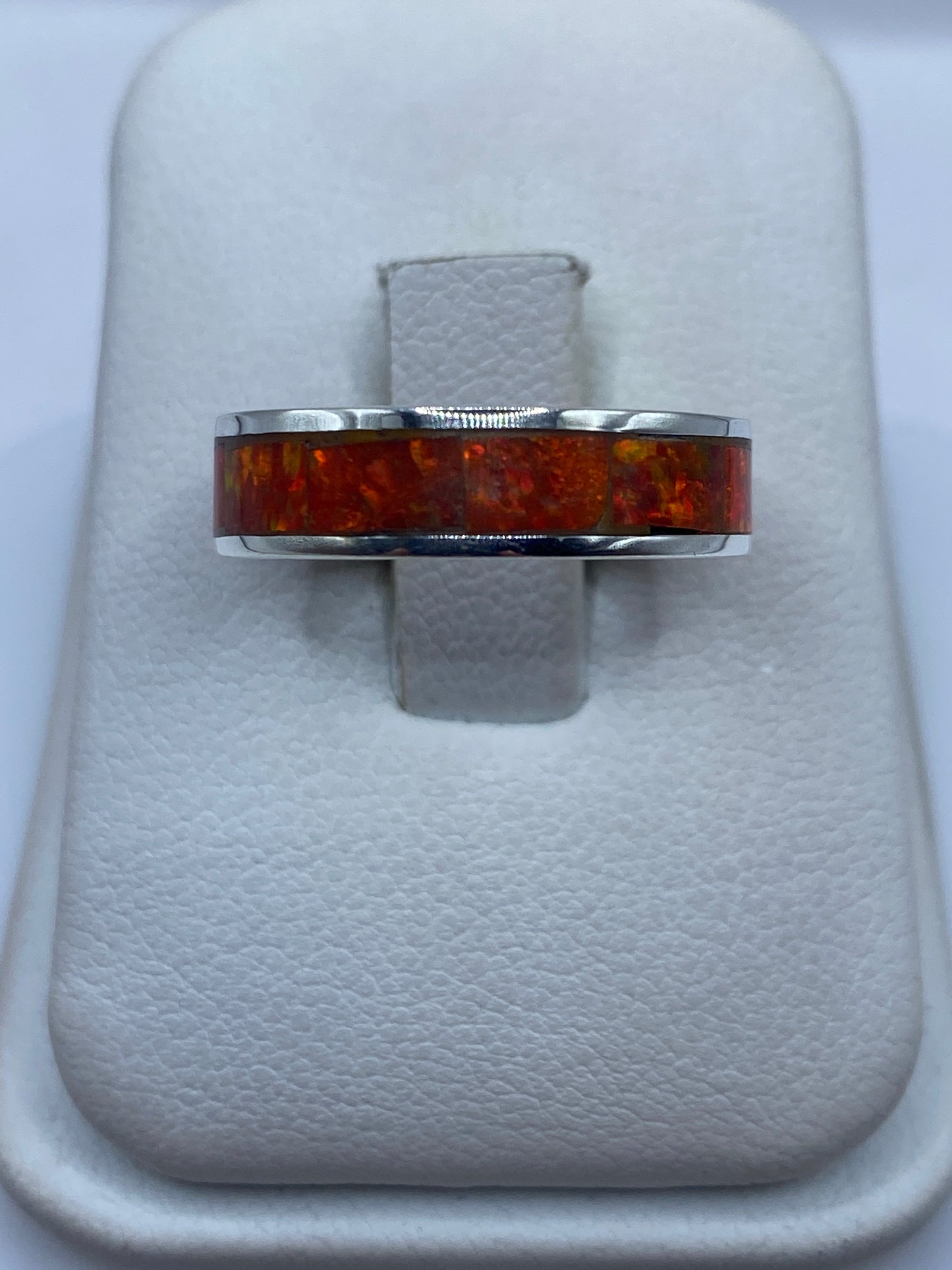Anillo de plata .950 con ópalo de fuego naranja en estuche blanco