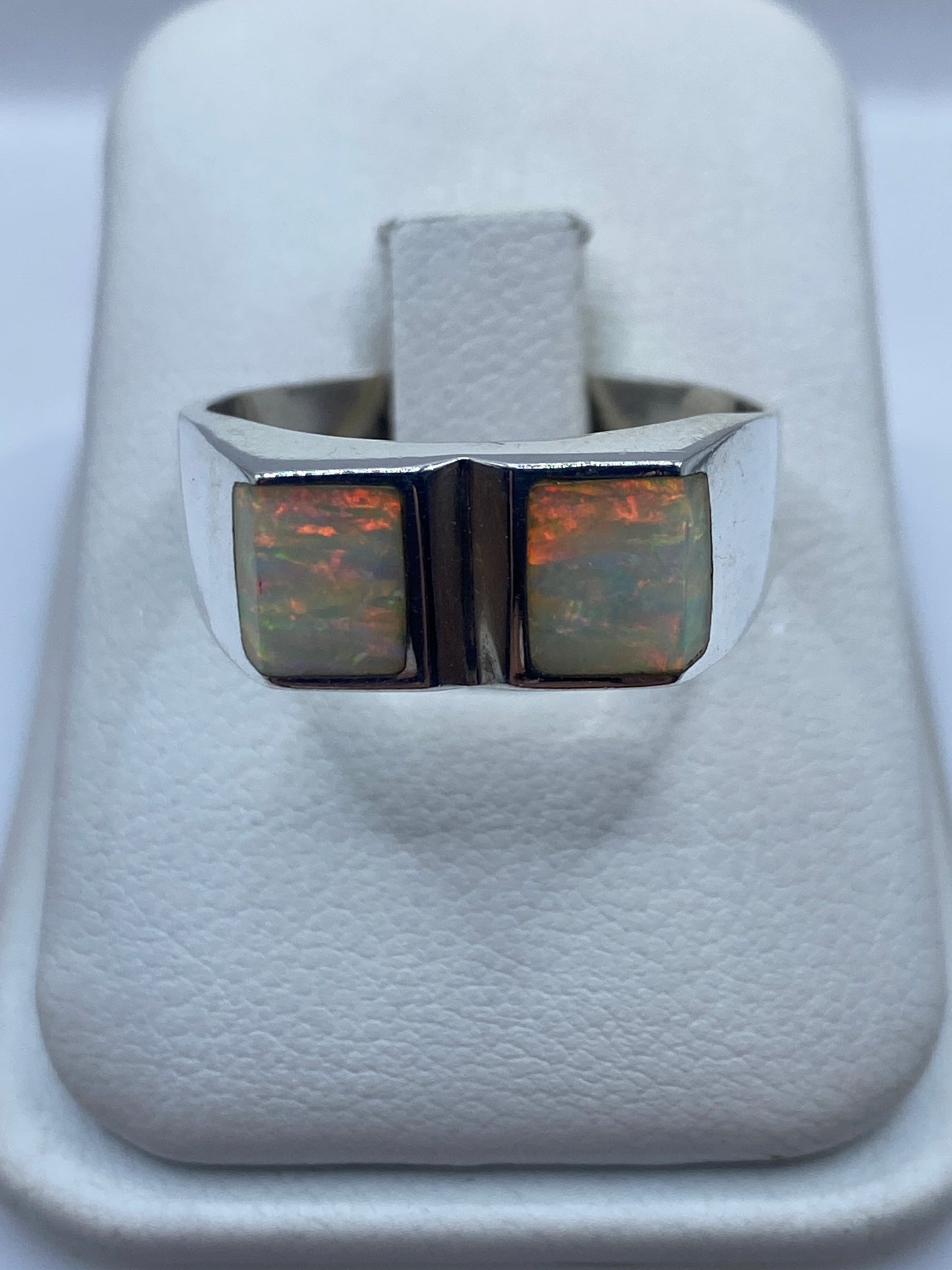 Anillo de plata .950 con ópalo de fuego natural en caja de regalo