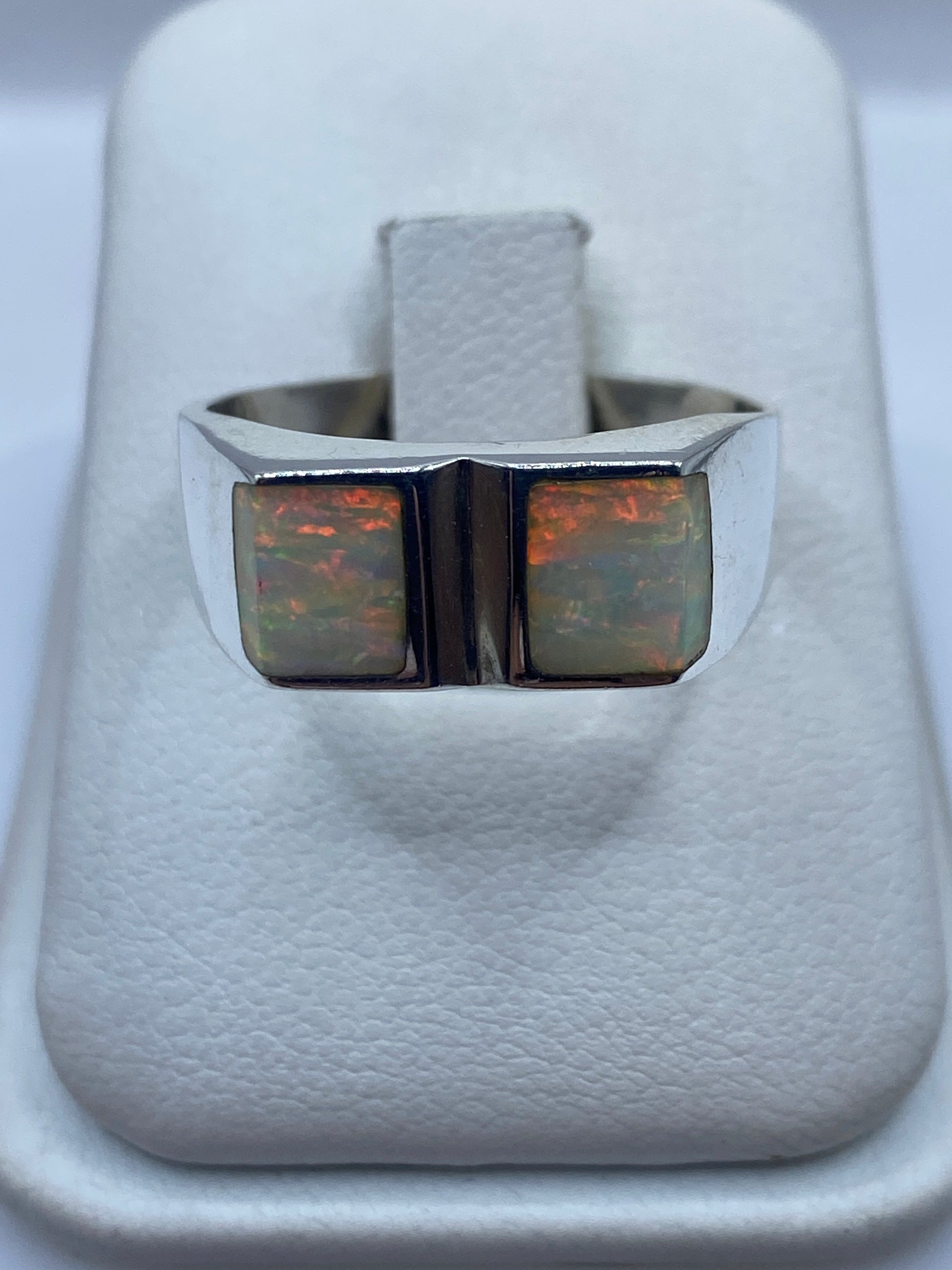 Anillo de plata .950 con ópalo de fuego natural en caja de regalo