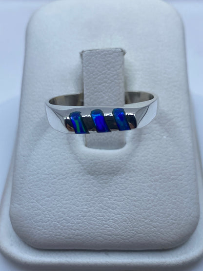 Anillo de plata .925 con ópalo de fuego azul y verde en estuche blanco