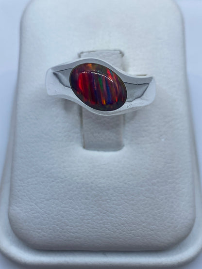 Anillo de plata .950 con ópalo de fuego multicolor en estuche blanco