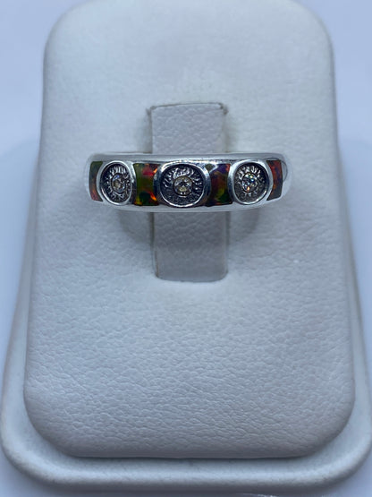 Anillo de plata .950 con ópalo de fuego multicolor engastado, talla 6