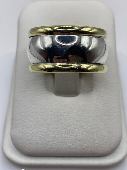 Anillo de plata banda mixta dos tonos en estuche blanco, vista superior