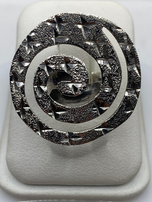 Anillo espiral giratorio de plata .925 visto desde arriba, capas concéntricas texturizadas