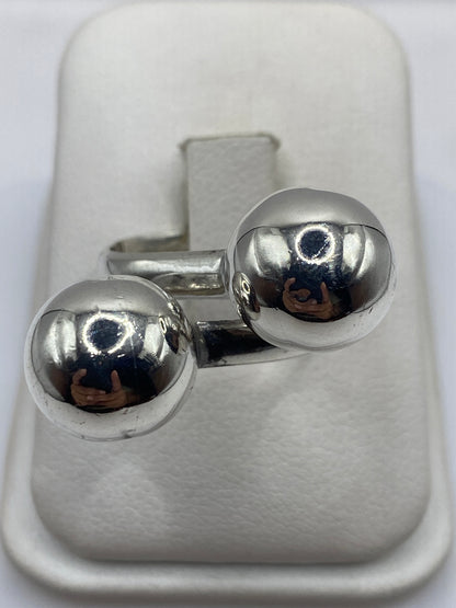 Anillo de plata con dos esferas ajustable en estuche blanco