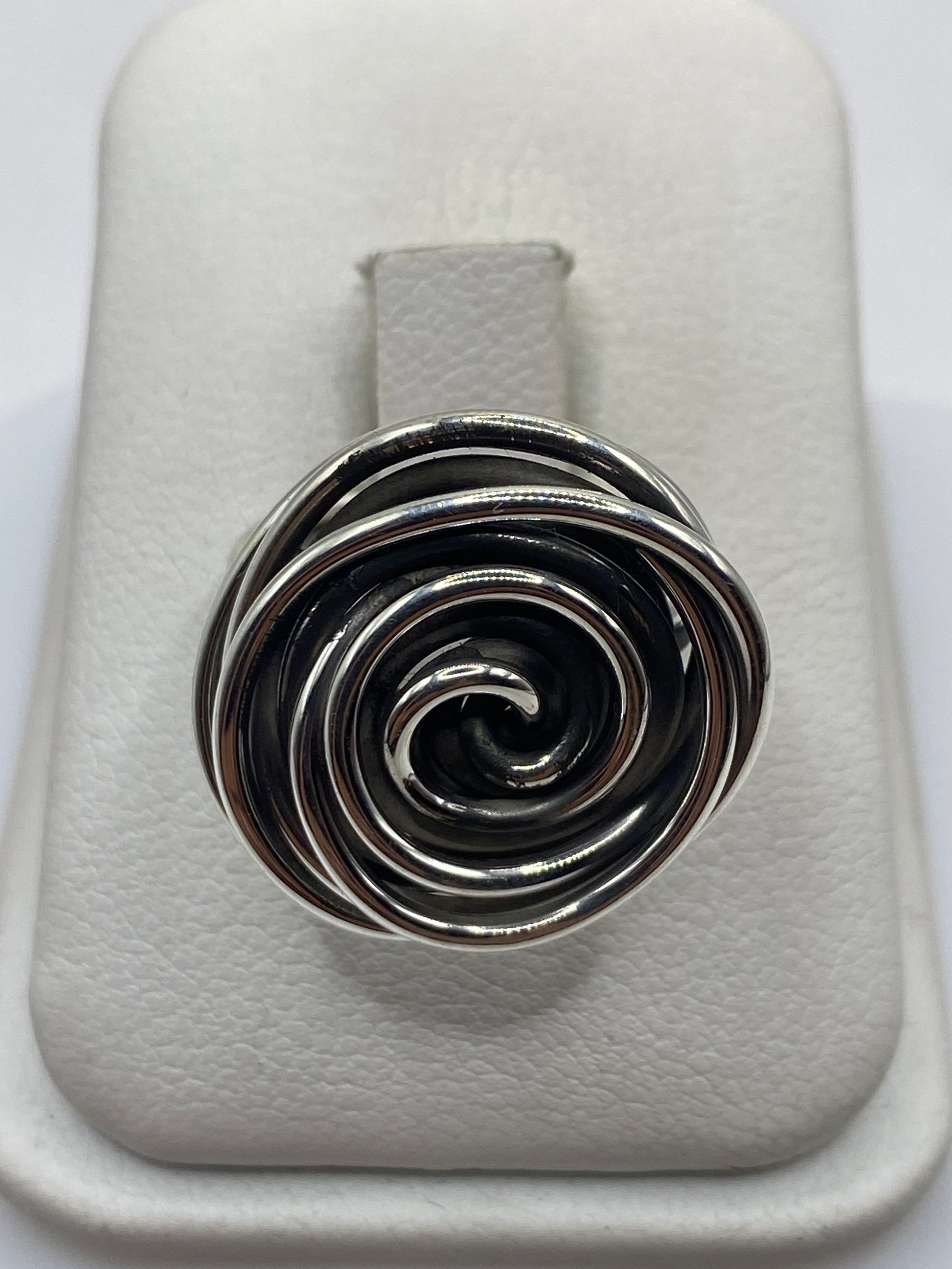 Anillo giratorio de plata .925 con bandas móviles en estuche blanco