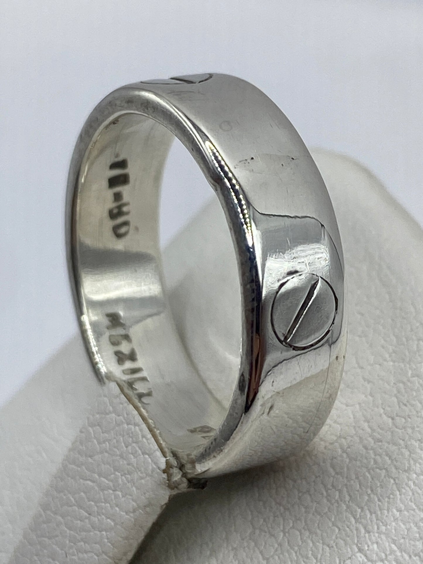 Detalle interior del anillo con sello 925 MEXICO grabado