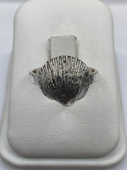 Anillo de plata concha marina tallada a mano en Taxco