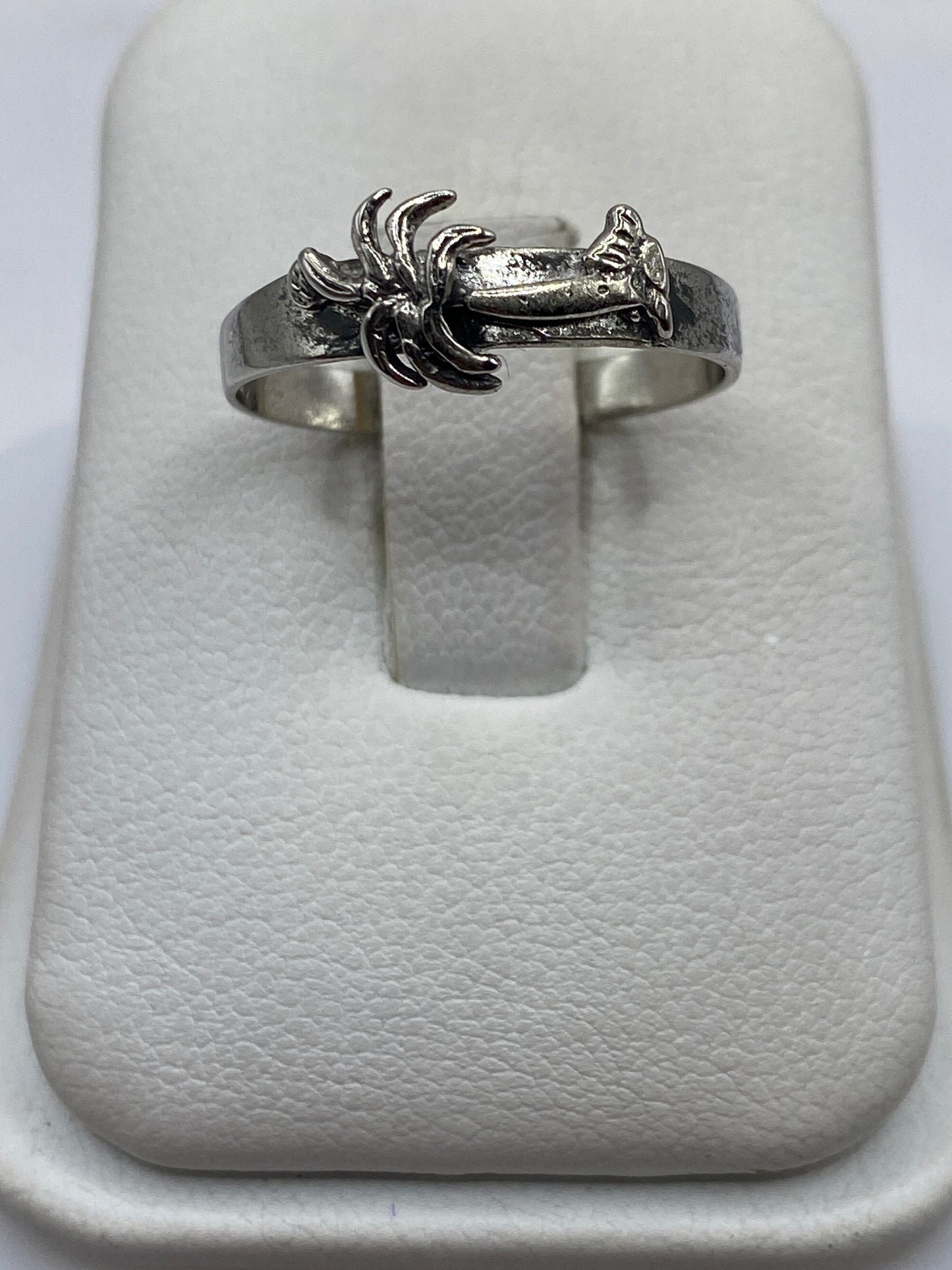 Anillo solitario de plata .925 minimalista en estuche blanco