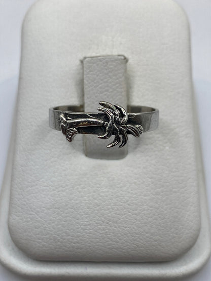 Anillo de plata minimalista con motivo de mano abierta, talla 7, en estuche blanco