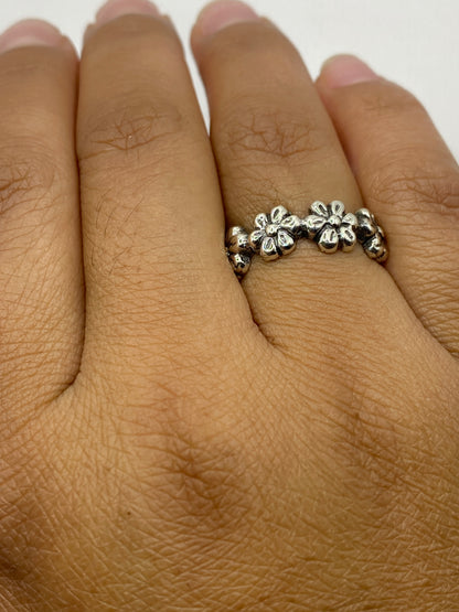 Anillo sobre fondo blanco con sello .925 visible en la banda interior