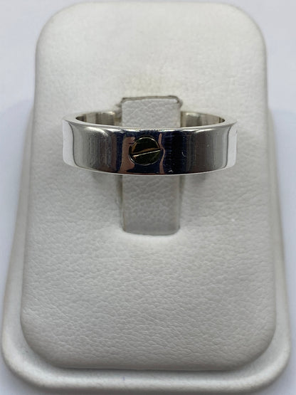 Anillo sello de plata .925 con detalles en oro, vista superior mostrando el diseño geométrico