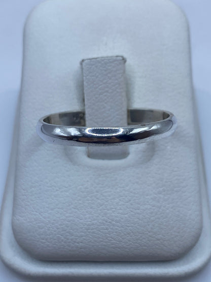 Anillo banda de plata .925 pulida en estuche blanco de presentación