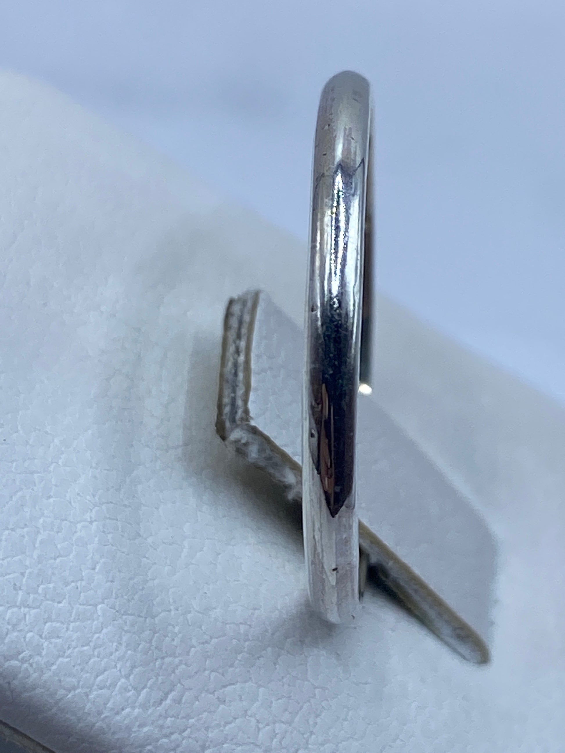 Detalle del interior del anillo con sello .925 Mexico grabado