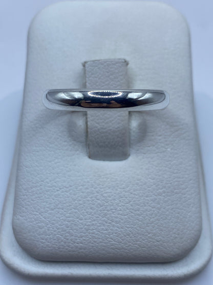 Anillo de plata .925 con banda lisa pulida en estuche blanco