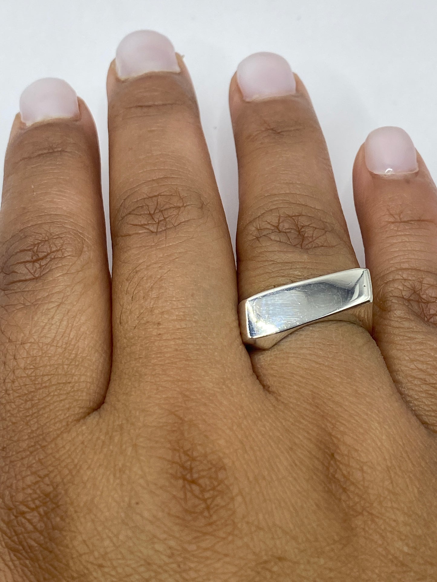 Sello 925 en la banda del anillo geométrico de plata auténtica de Taxco