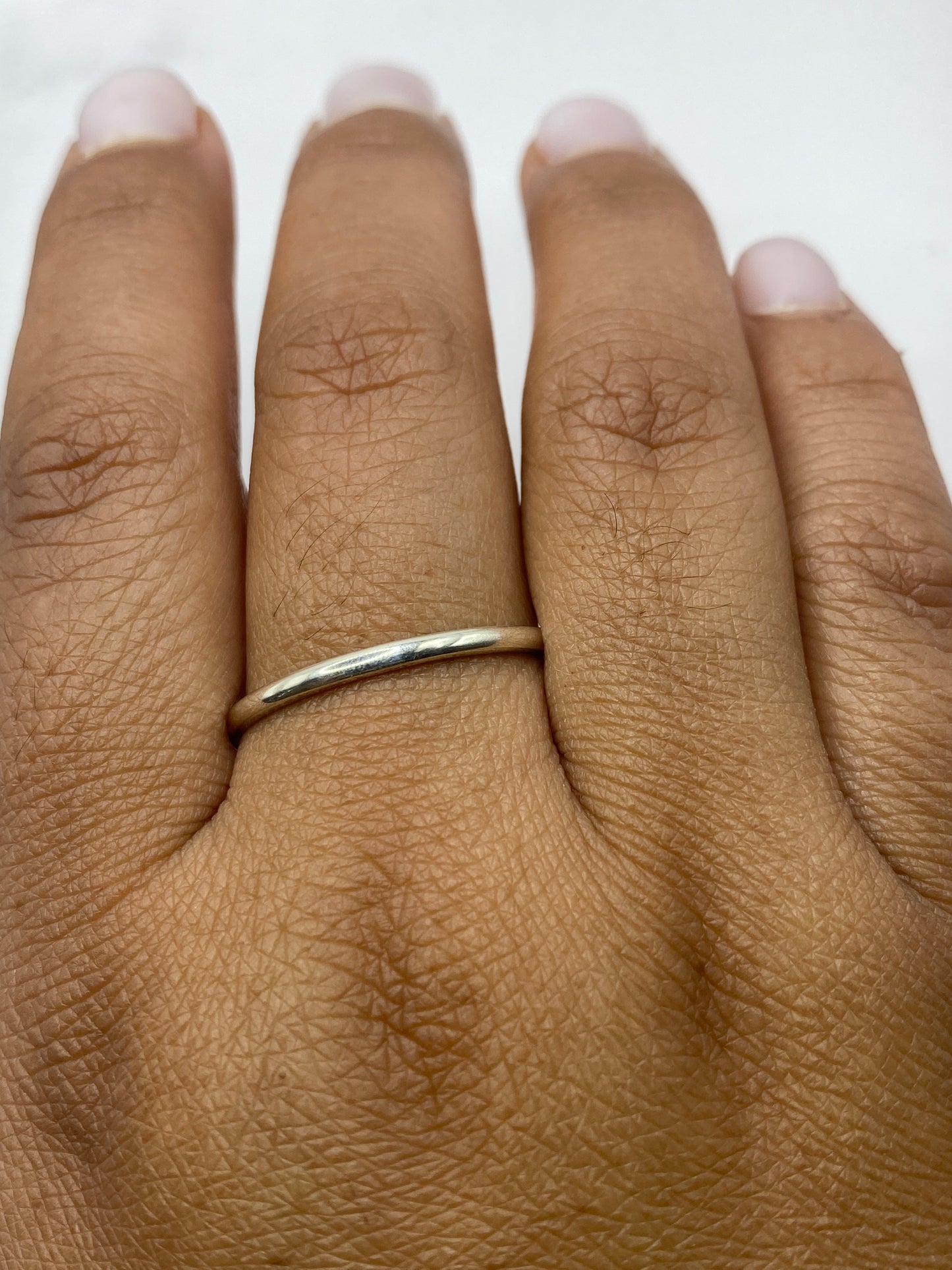 Anillo con sello 925 MEXICO en fondo neutro