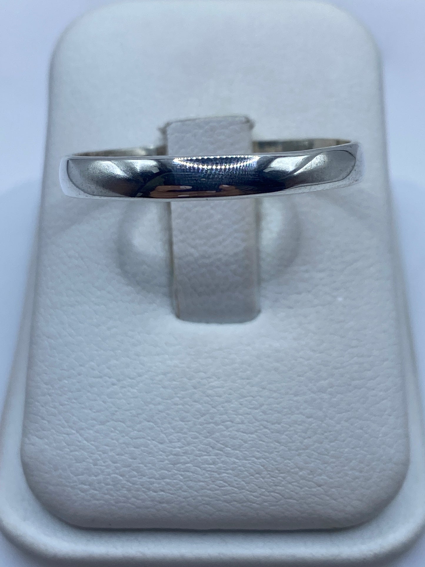 Anillo de plata .925 banda lisa pulida a espejo en caja blanca