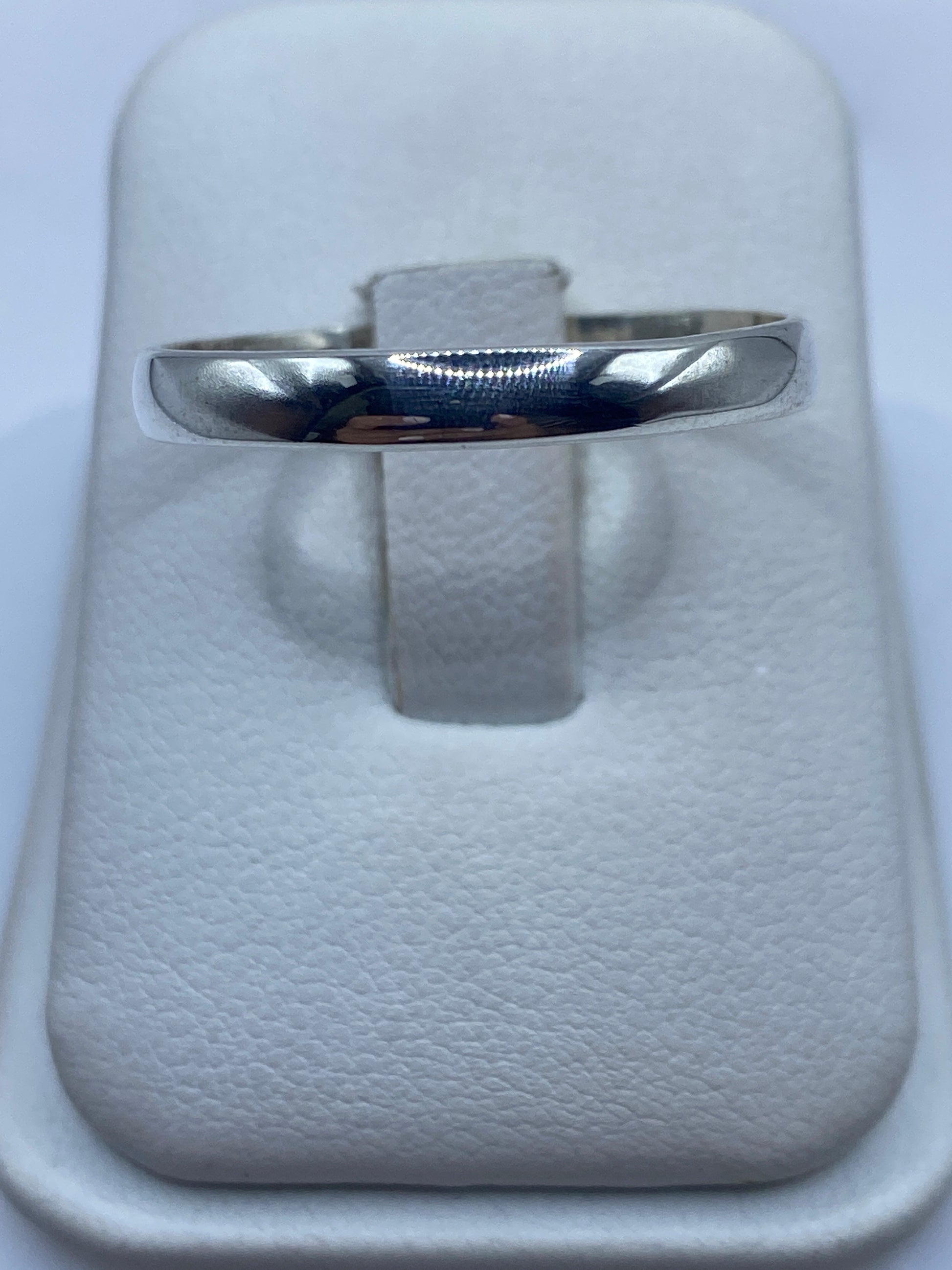 Anillo de plata .925 banda lisa pulida a espejo en caja blanca