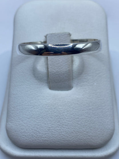 Anillo de plata .925 banda lisa pulida a espejo en caja blanca