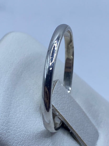 Detalle del sello .925 en la banda interior del anillo