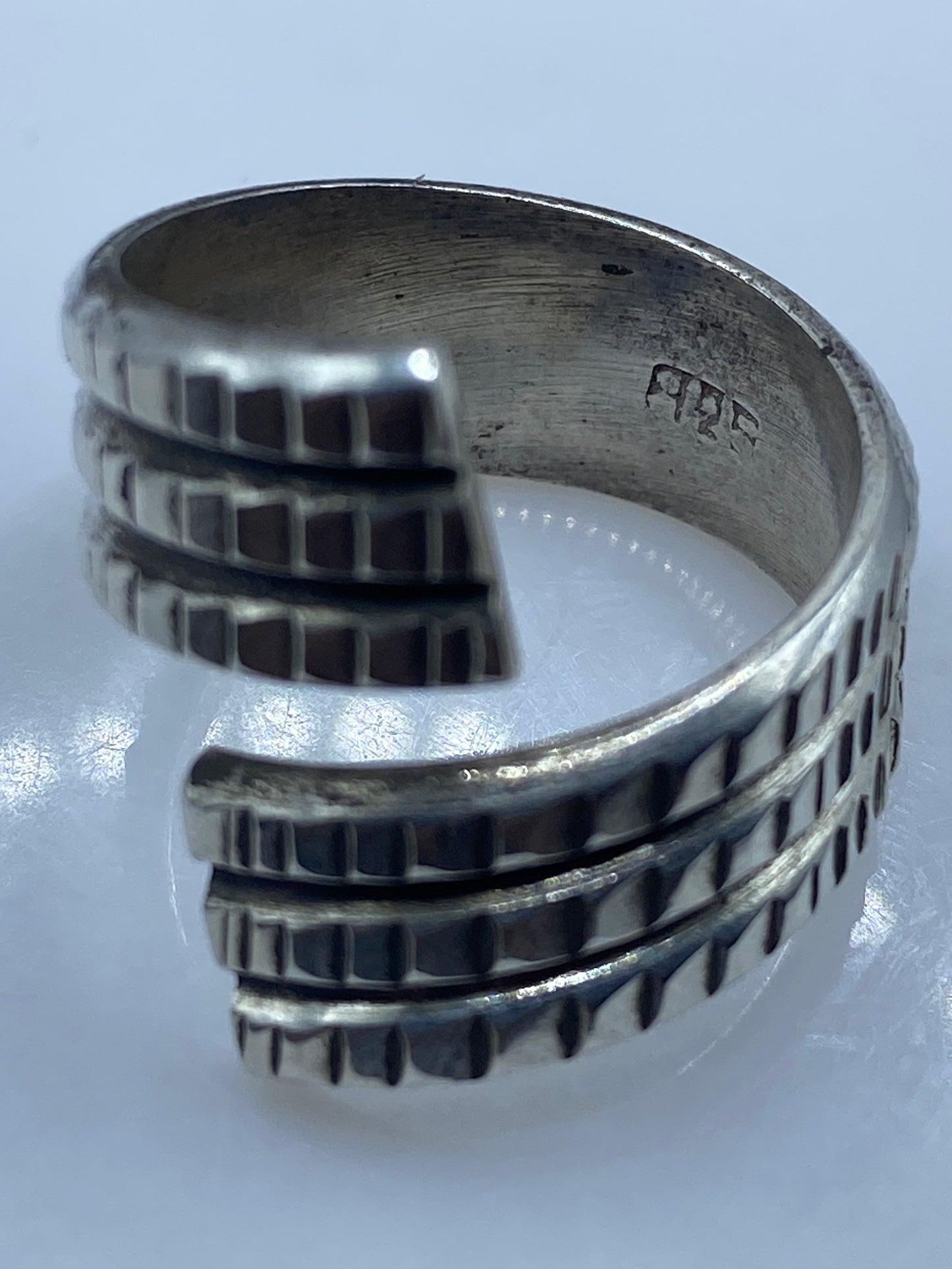 Anillo Ajustable Plata Textura Geométrica — Minimalista — foto 5