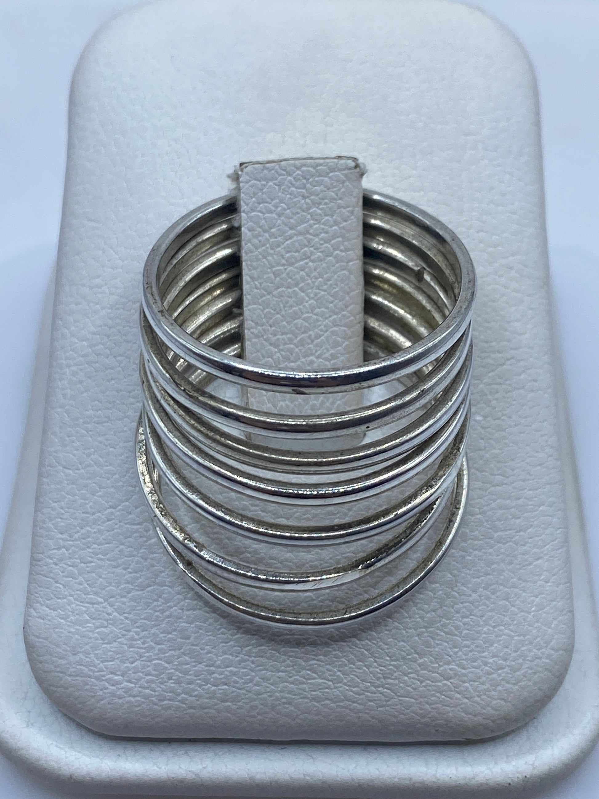Anillo de plata .925 con bandas paralelas minimalistas en estuche blanco