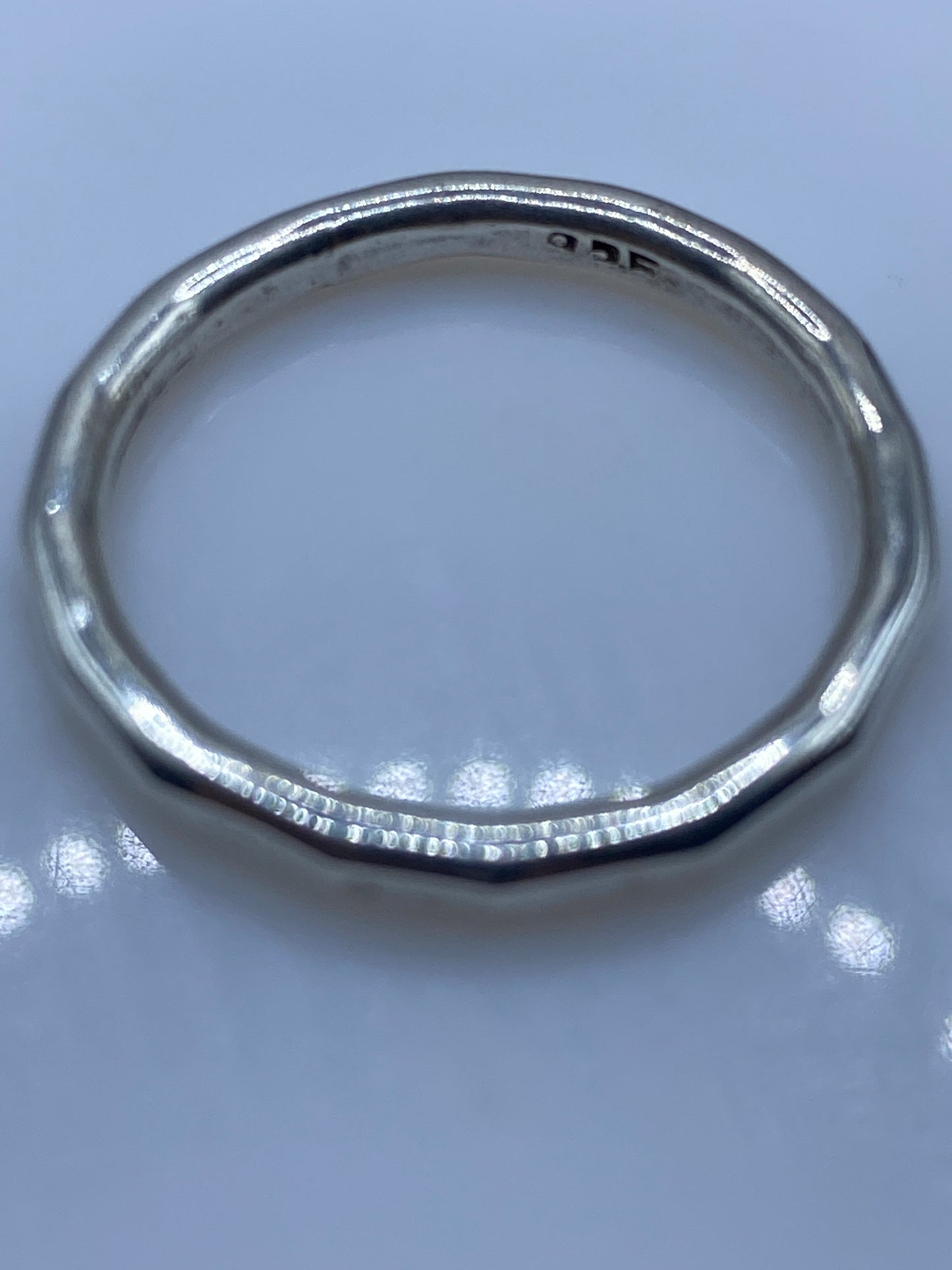 Anillo de Plata Banda Pulida Minimalista — Uso Diario — foto 5