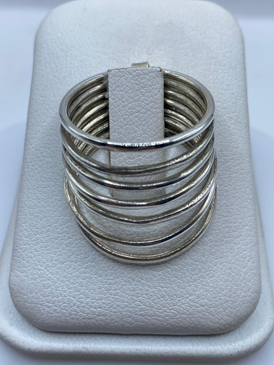 Anillo apilable de plata .925 en banda lisa, vista frontal