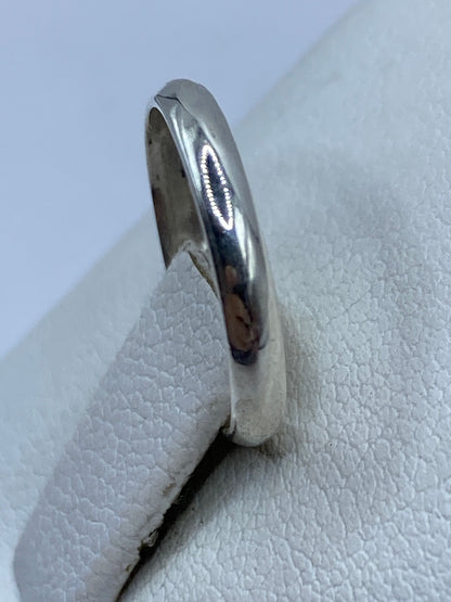 Detalle del sello 925 en el interior del anillo