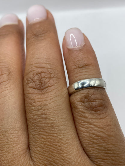 Anillo de plata pulida vista interna mostrando marcaje 925