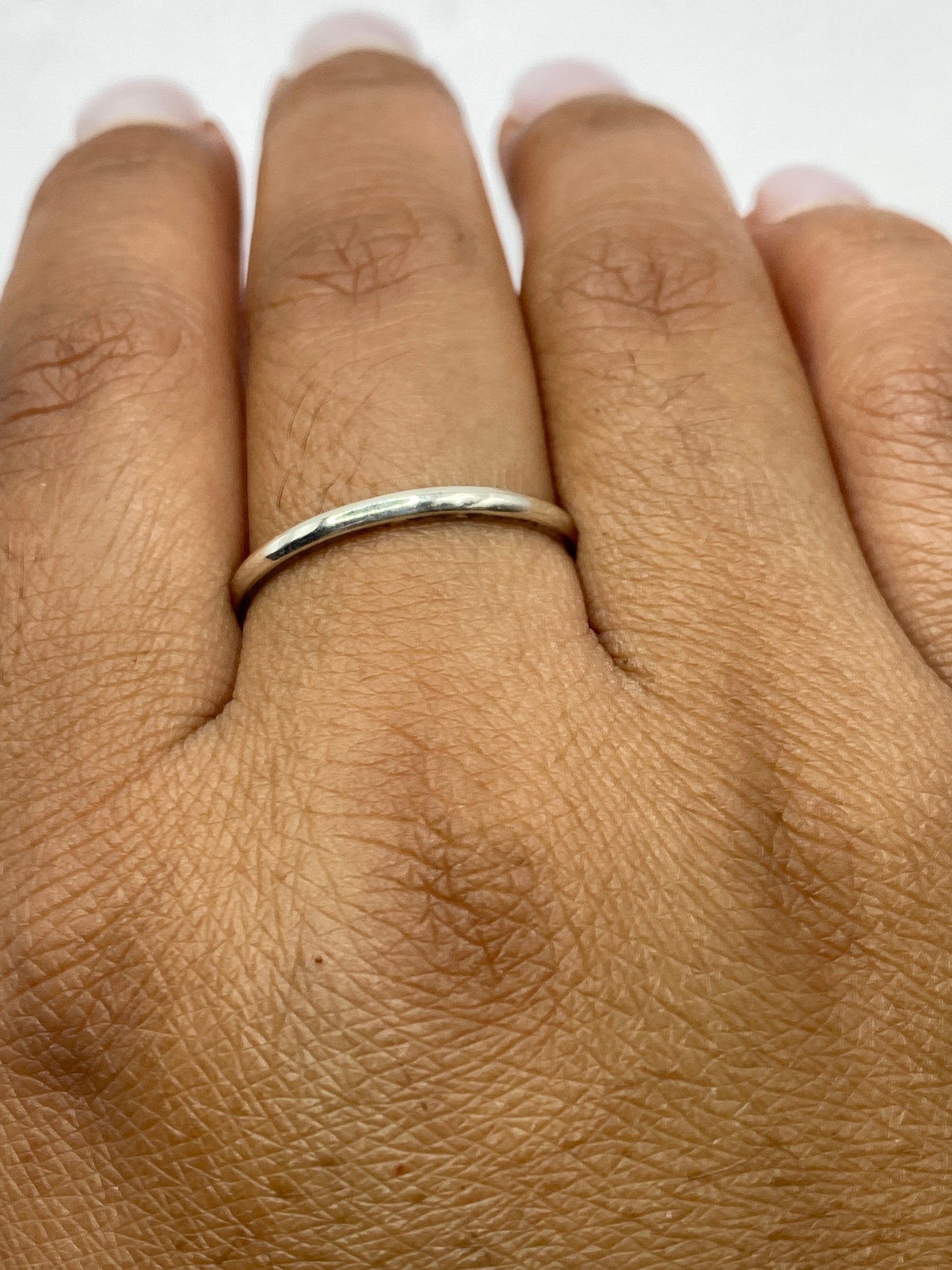 Anillo sobre escala de precisión marcando 1.4 gramos con sello .925