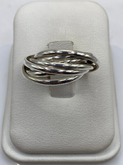 Anillo de plata entrelazado banda gruesa en estuche blanco, talla 5