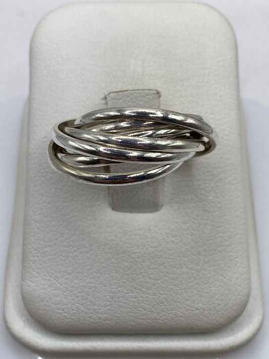 Anillo de plata entrelazado banda gruesa en estuche blanco, talla 5