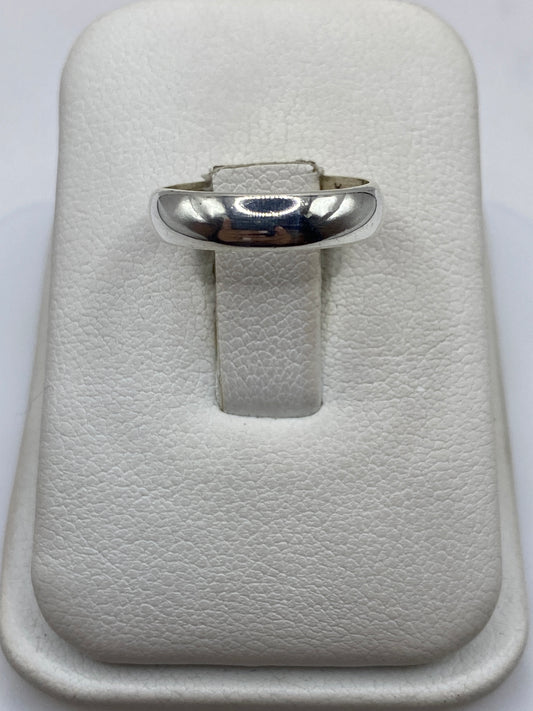 Anillo banda de plata pulida .925 en estuche blanco, vista superior