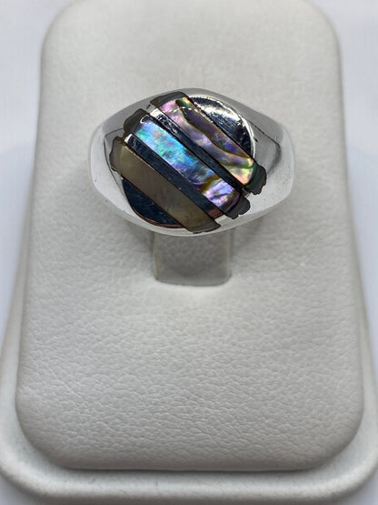 Anillo de plata .925 con bandas geométricas apiladas en vista frontal