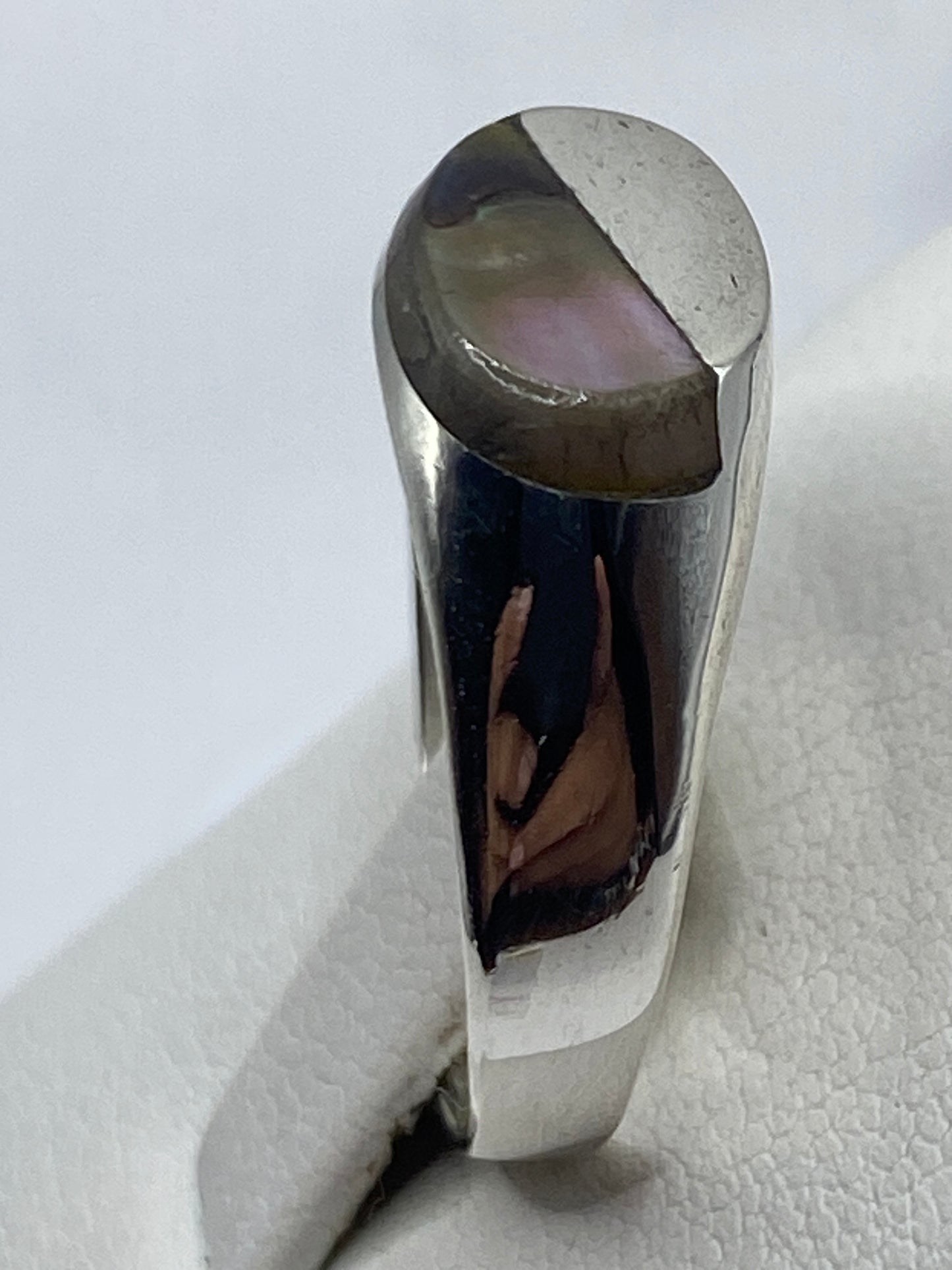 Detalle del engaste de la piedra natural en plata de Taxco