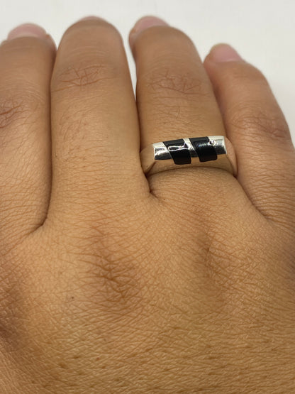 Detalle del interior del anillo con sello 925 de plata fina de Taxco