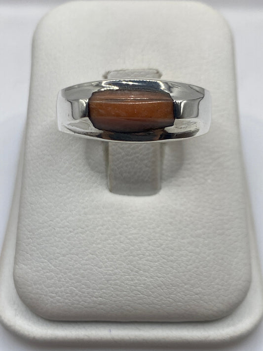 Anillo de plata .925 con piedra natural en talla 8, visto de frente