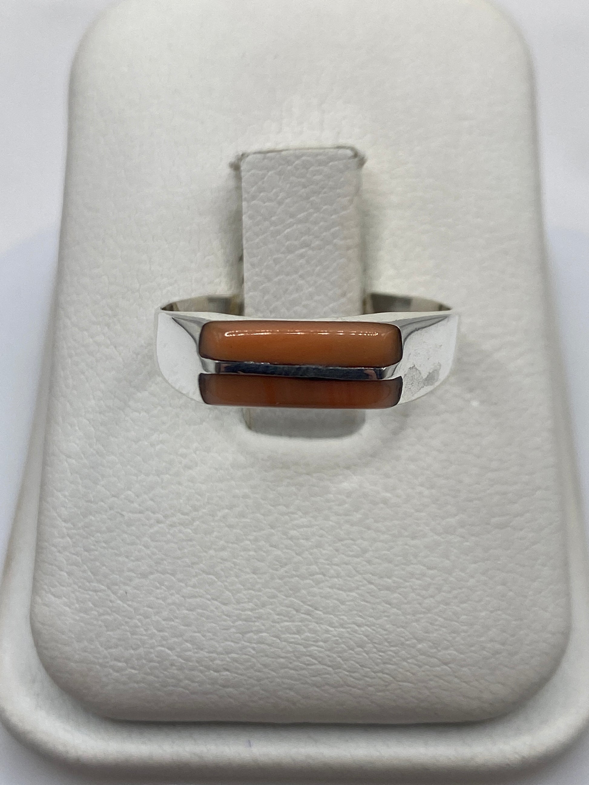 Anillo de plata .925 con piedra natural marrón, diseño minimalista de doble carril en estuche blanco