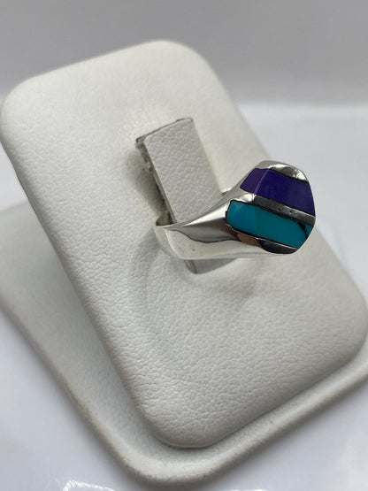 Anillo de turquesa en plata .925 visto desde un ángulo lateral