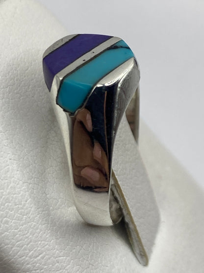 Detalle del engaste de turquesa natural en anillo de plata de Taxco