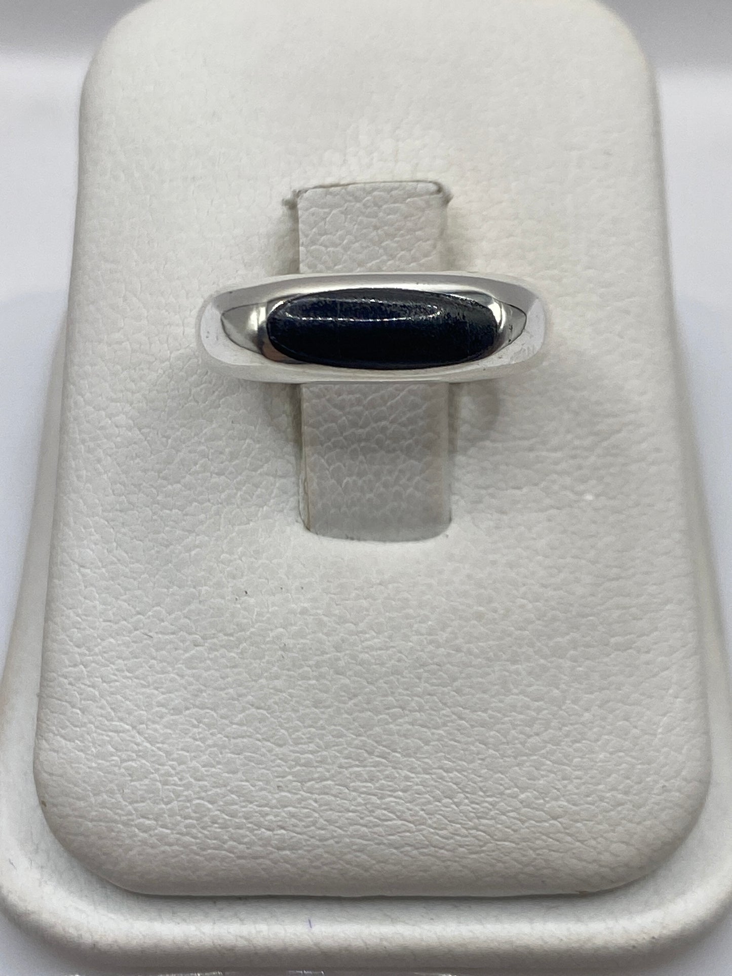 Anillo de plata .925 con ónix negro natural engastado en montaje minimalista