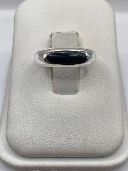 Anillo de plata .925 con ónix negro natural engastado en montaje minimalista