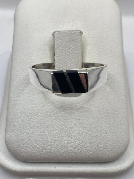 Anillo de plata .925 con dos rectángulos de ónix negro en banda sello de 8 mm
