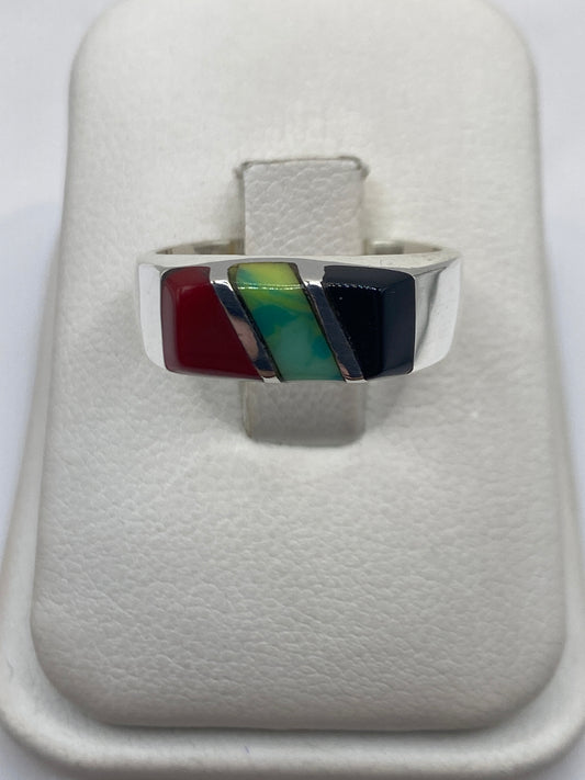 Anillo de plata .925 con ónix negro pulido en diseño geométrico moderno