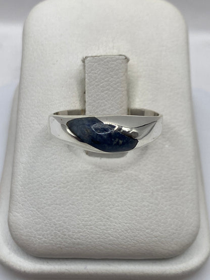Anillo de plata solitario con lapislázuli azul natural en estuche blanco