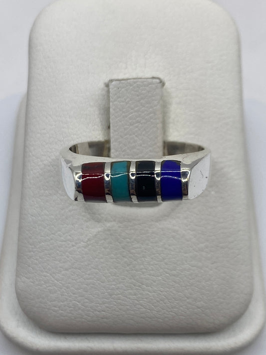 Anillo de plata .925 con cuatro cuadrados de coral rojo engastados, minimalista y moderno