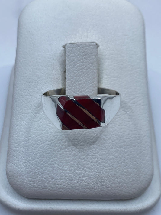 Anillo de plata solitario con coral rojo natural en estuche blanco
